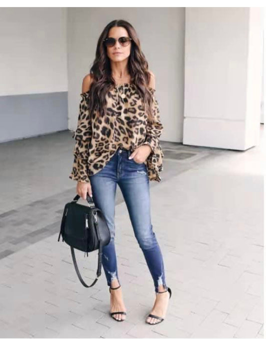 Leopard off the Shoulder